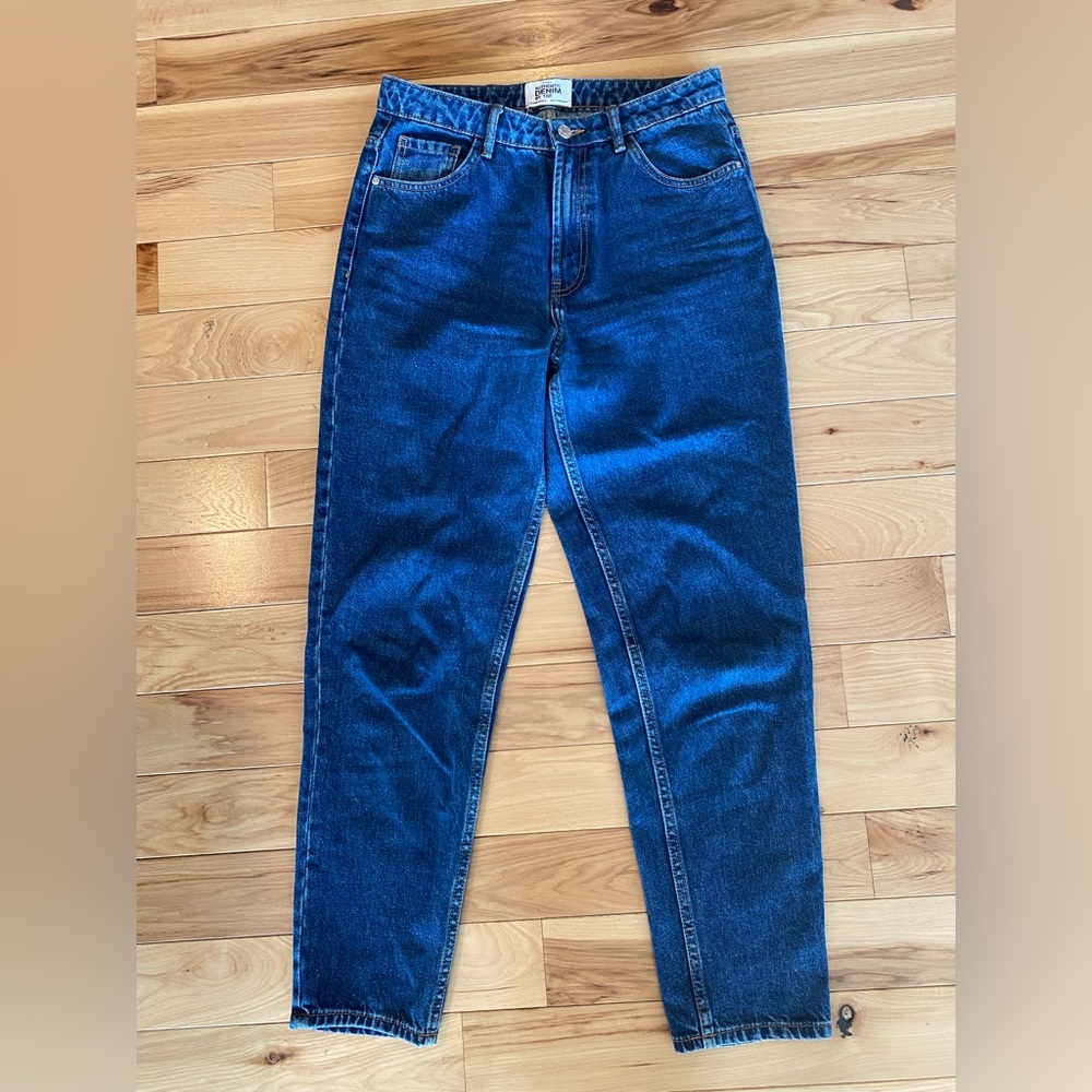 Size 6 Zara TRF denim. Straight. High rise